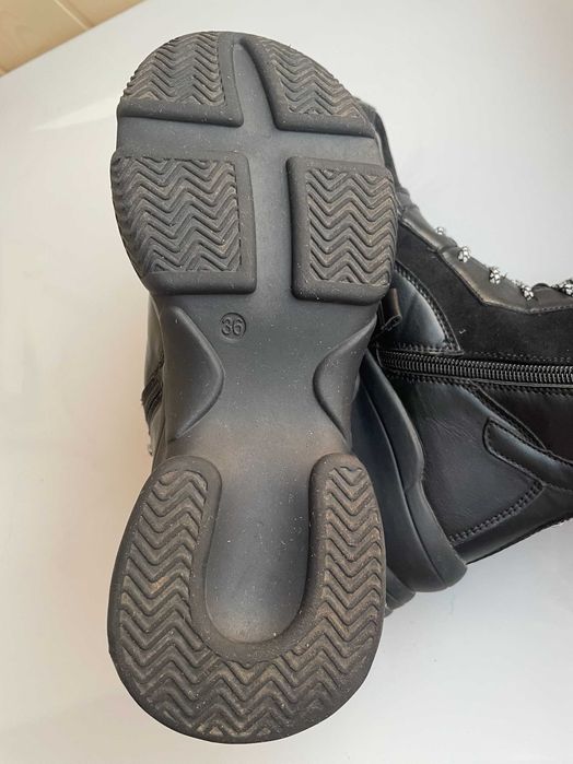 Продам ботинки спортивные кроссовки 35 р.