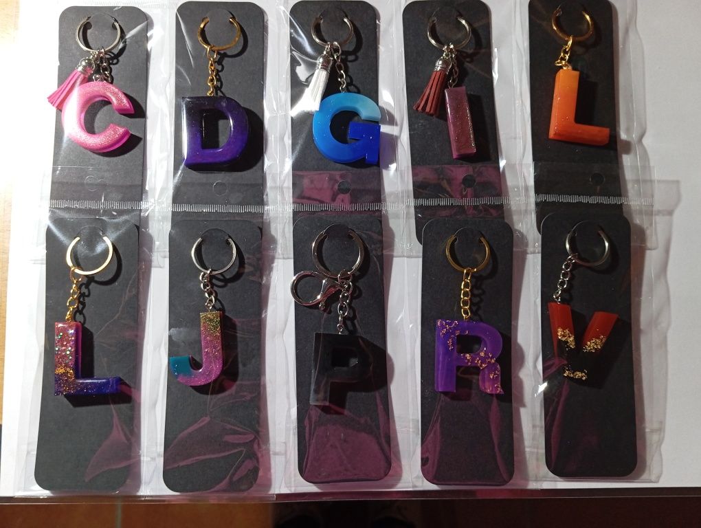 Porta-chaves exclusivos em resina epóxi – Únicos e coloridos!
