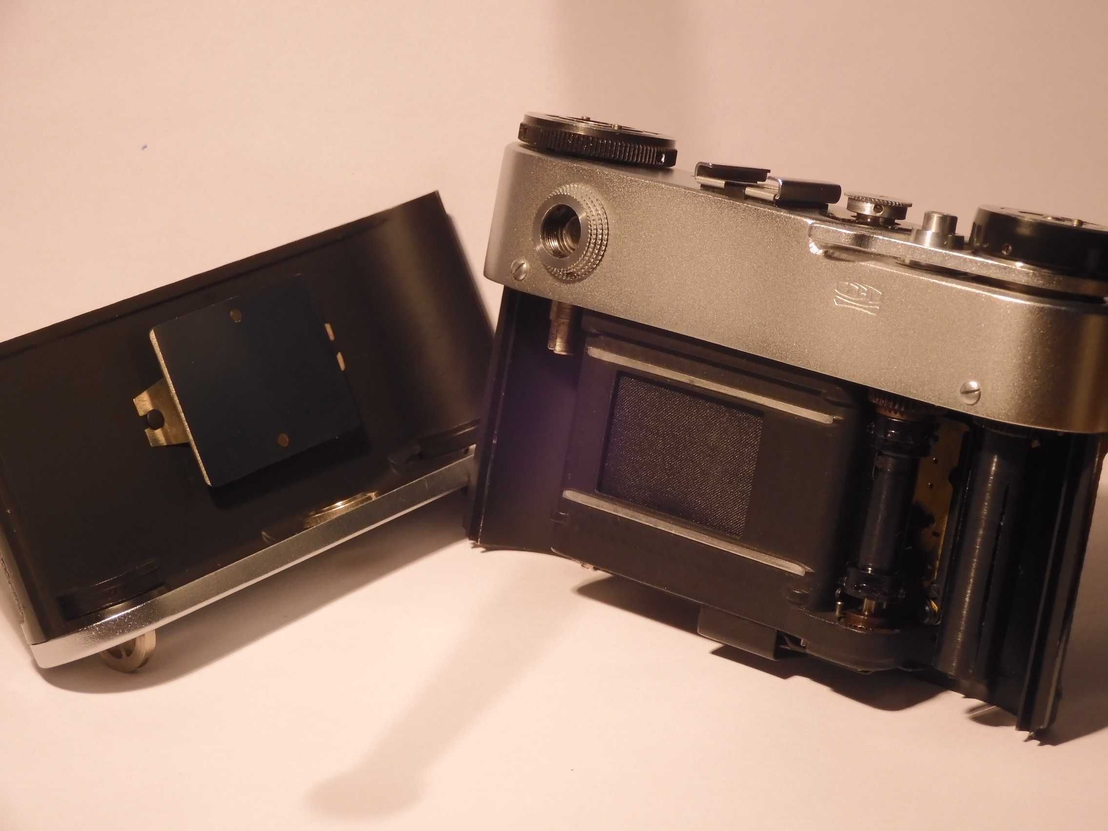 Aparat analogowy FED5 z dalmierzem i światłomierzem + futerał
