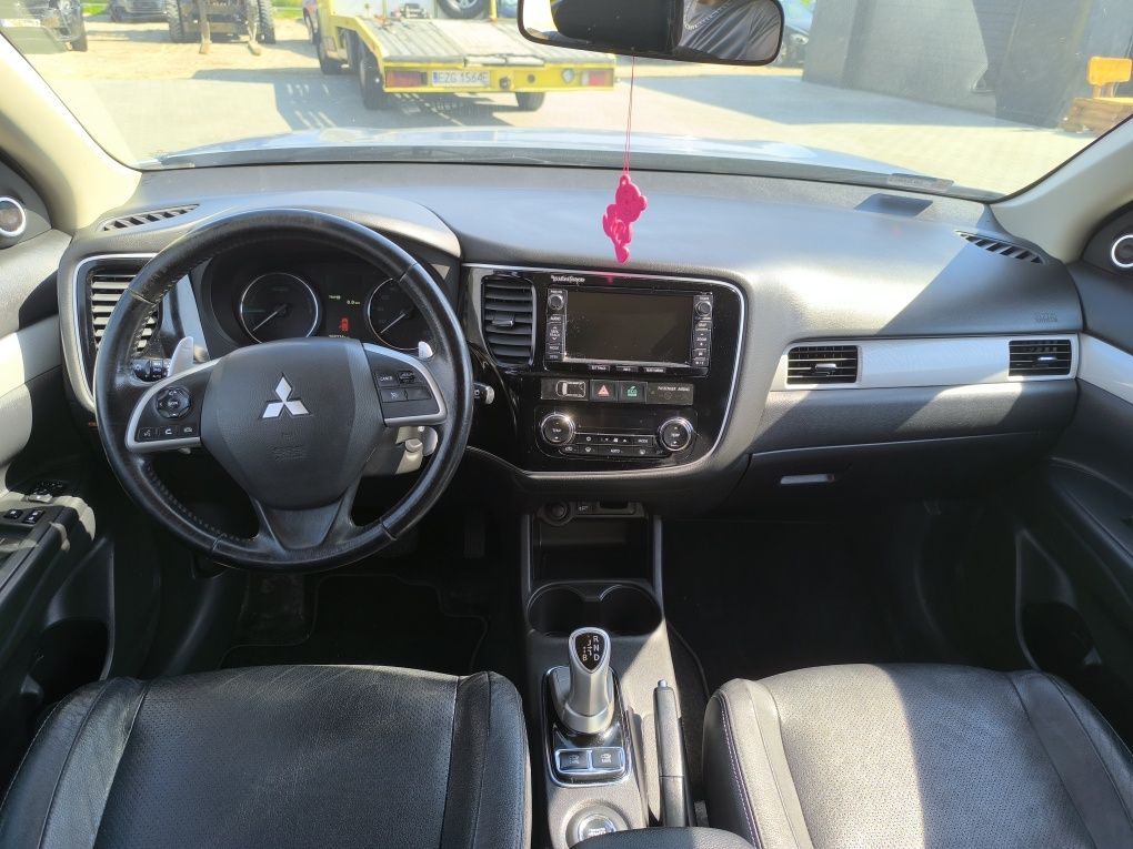 Mitsubishi Outlander 2.0 Plug IN lekko uszk okazja