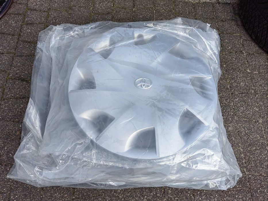 Kołpaki Toyota 15" Org NOWE 42602.74010 Corolla Auris Yaris Aygo Verso