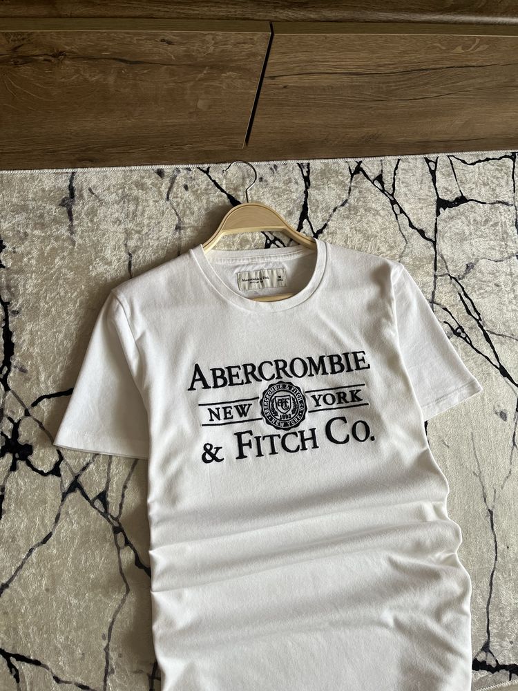 Abercrombie & Fitch мужская футболка / Размер М
