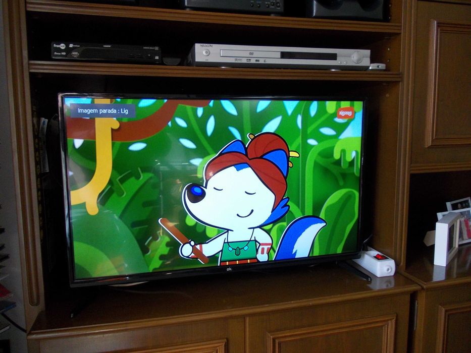 Televisor Led marca ,E,smart 32" como novo