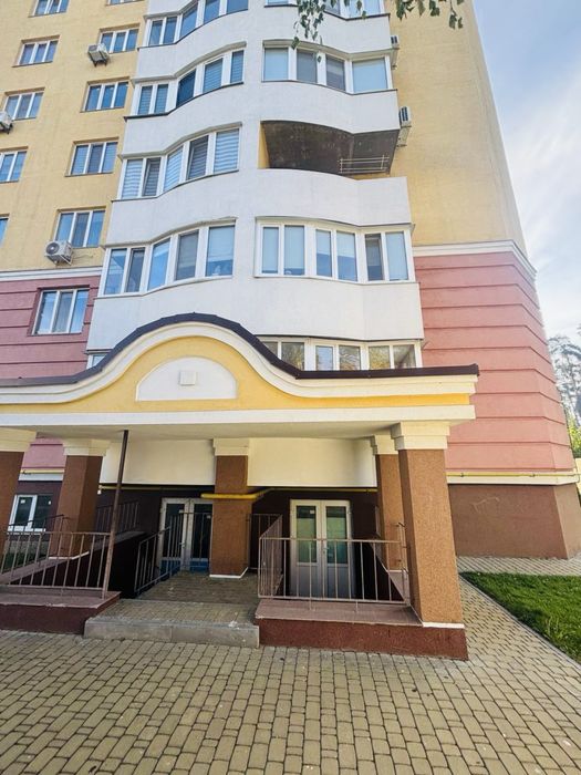 Продаж приміщення в Парковій Оселі