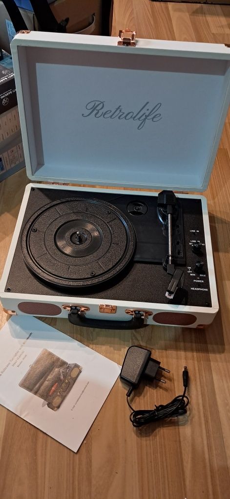 Gramofon walizkowy