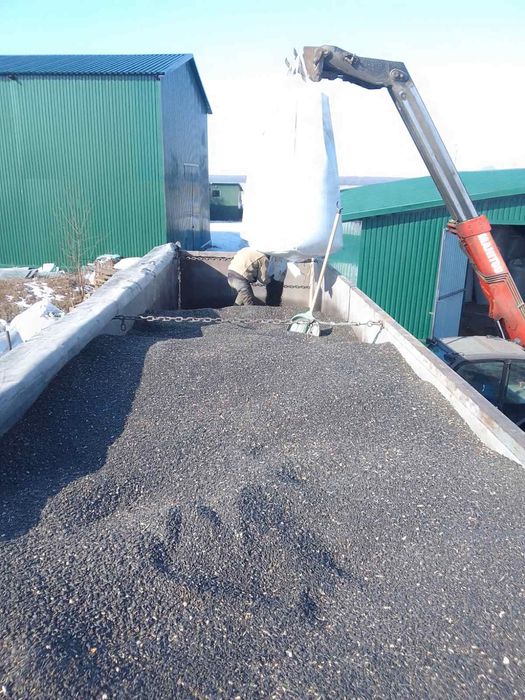 Зерновози,самосвали послуги з перевезення зерна. Фури, фургони