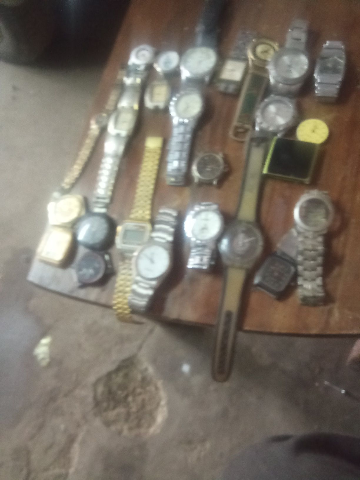 Lote 25 relógio. 4 Casio . Para peças ou restaurar.