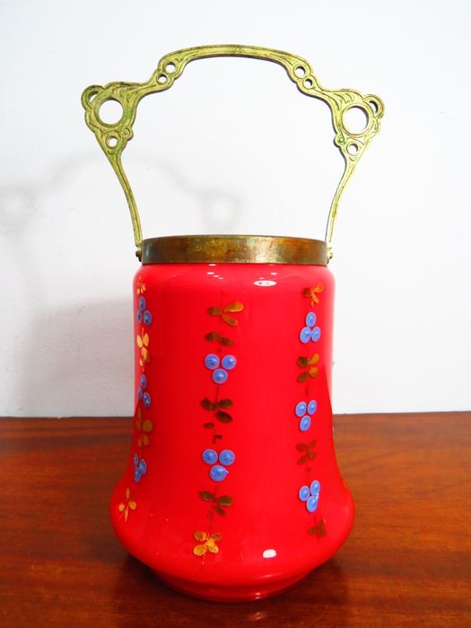 Pote ao estilo Arte Nova.