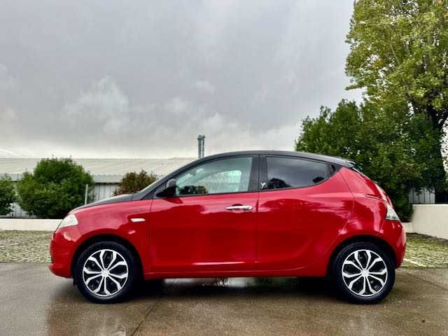 LANCIA YPSILON 1.2 Black&Red 70Cv | Bluetooth | USB | Mãos Livres