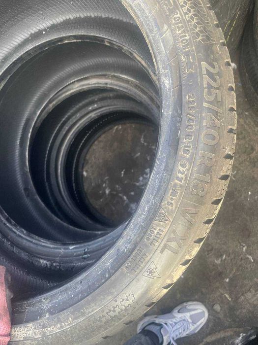 Continental 225/40R18