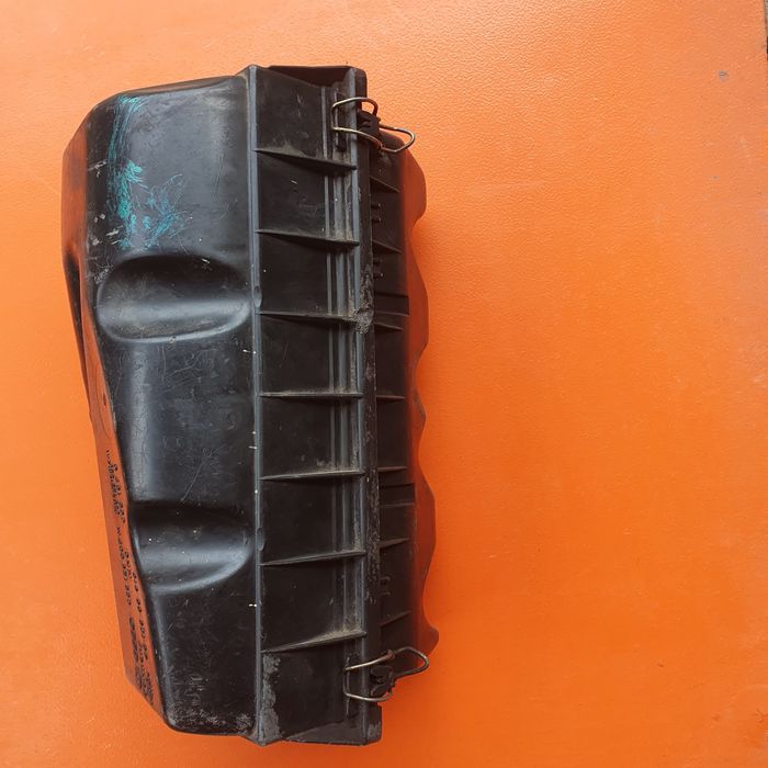 Корпус повітряного фільтра..068 129 606 М