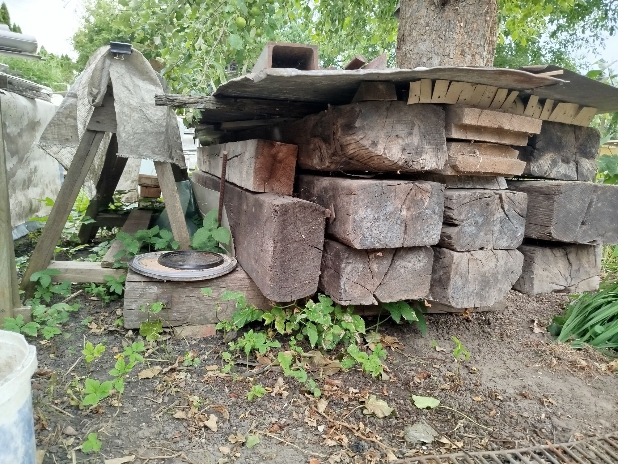 Podkłady bukowe pod podbudowę domu