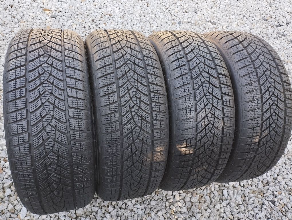 Opony zimowe 215/50R19 Goodyear UltraGrip Performance komplet jak nowe