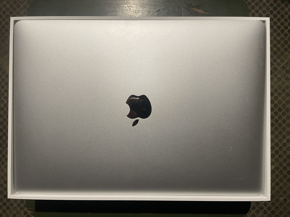 Macbook Air M1 8/256 SSD