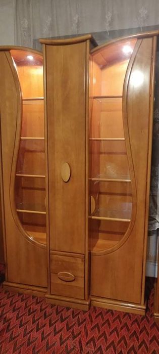 Meble - dwie witryny.