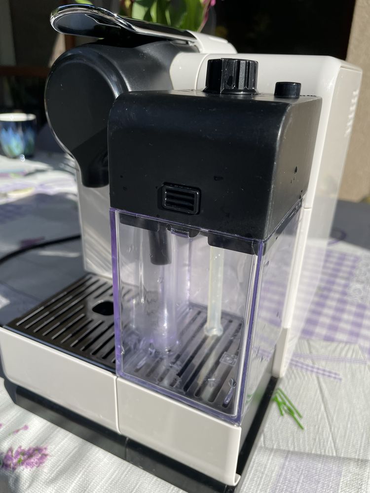 Ekspres Nespresso DeLonghi na kapsulki