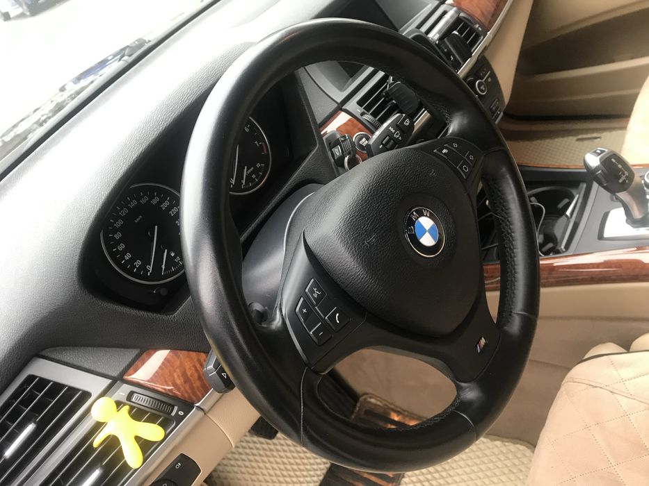 Автомобіль BMW X5 E70