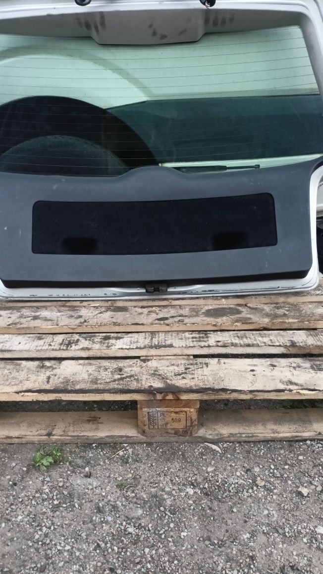 VW Passat B5 combi klapa tylna kpl srebrna