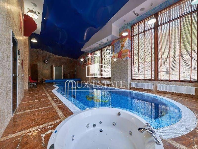 Оренда сучасного будинку в стилі Hi-Tech;Старі Безрадичі