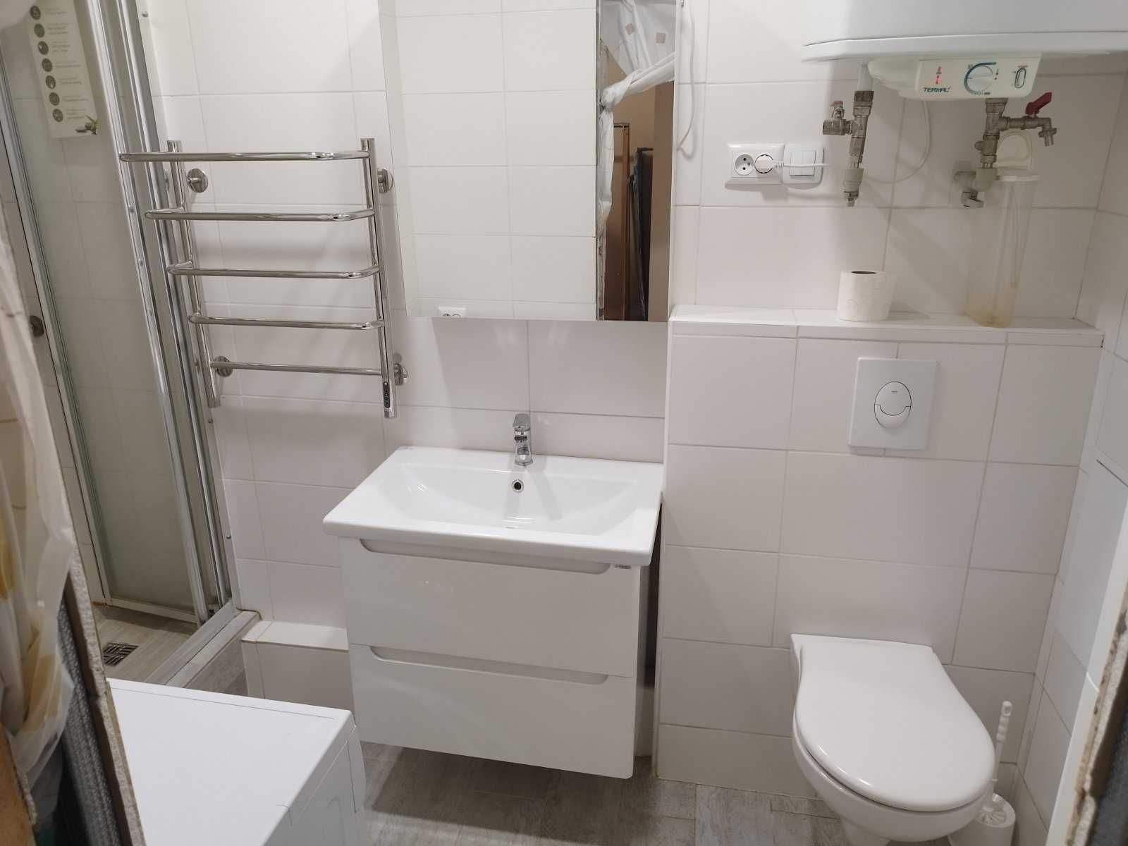 Продам 1 кв. Тополь-2, ремонт, мебель, техника.  Гараж во дворе.