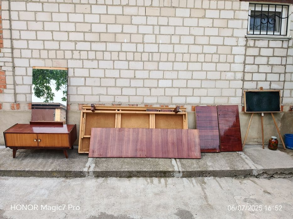 Ліжко з треляжом та дошкою для малювання