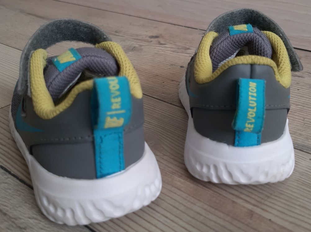 Кросівки NIKE (р.21)