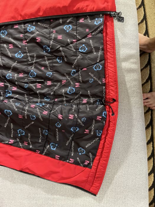 Жіноча червона куртка весна-осінь.