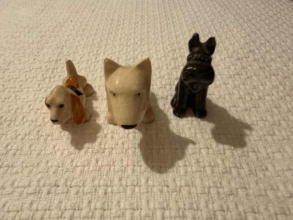 3 porcelanowe figurki piesków basset, sznaucer, pitbull