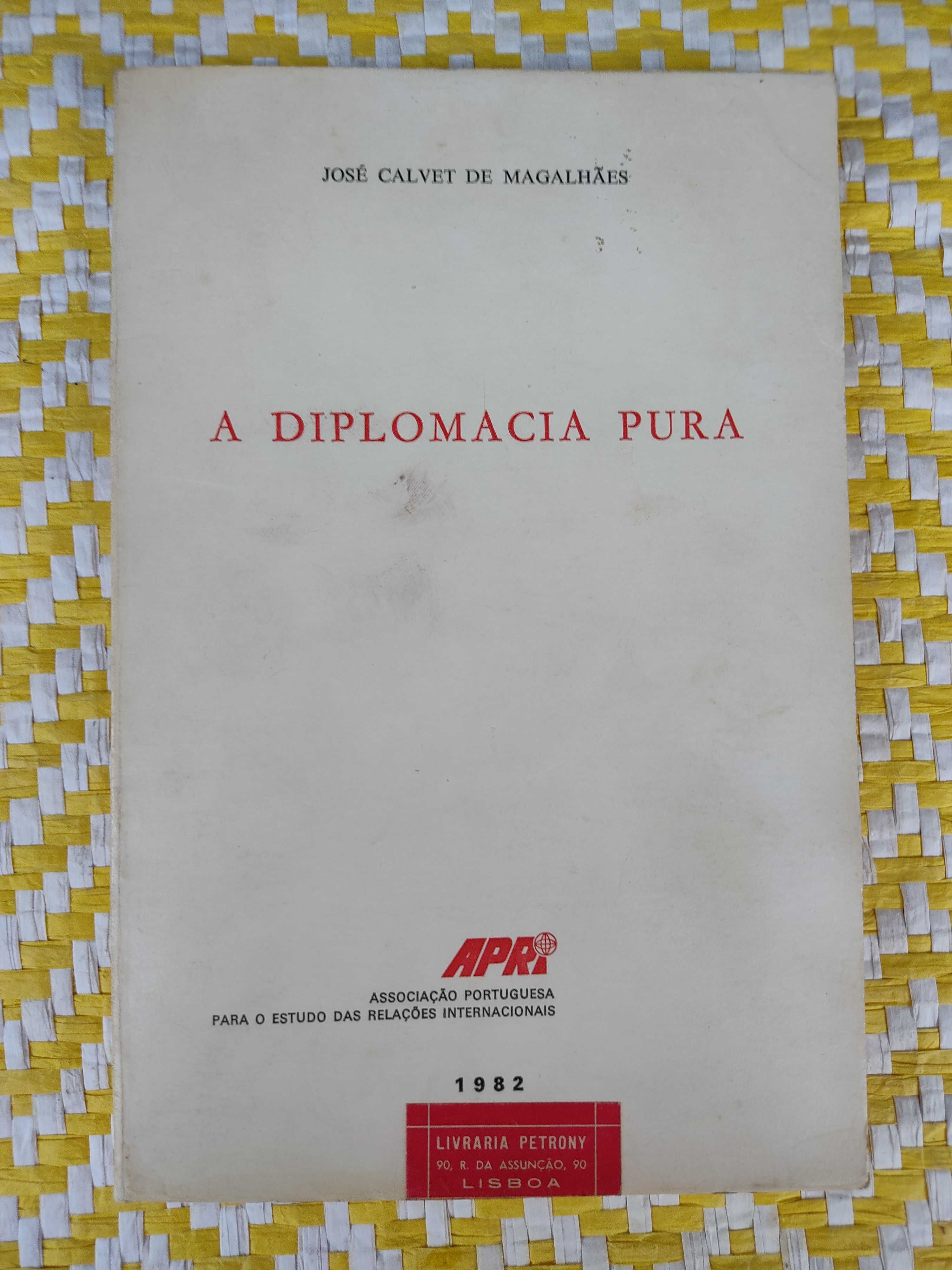A DIPLOMACIA PURA 
José Calvet de Magalhães