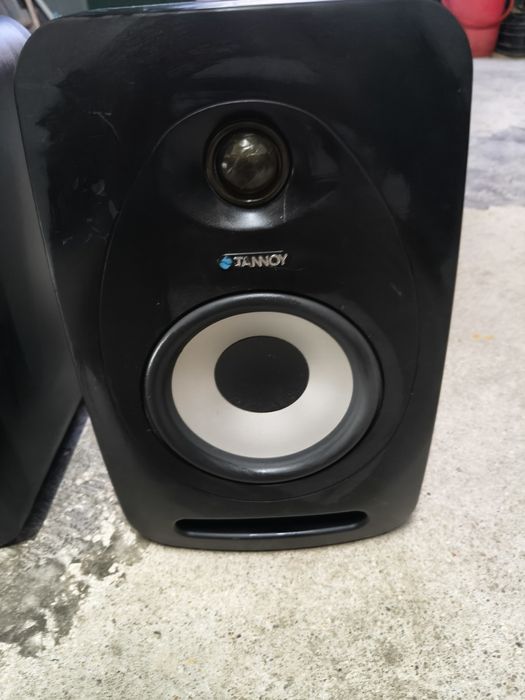 Par de monitor de estúdio ativo Tannoy Reveal 502.