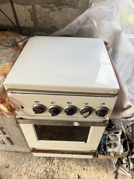 Продам газову плиту з робочою духовкою