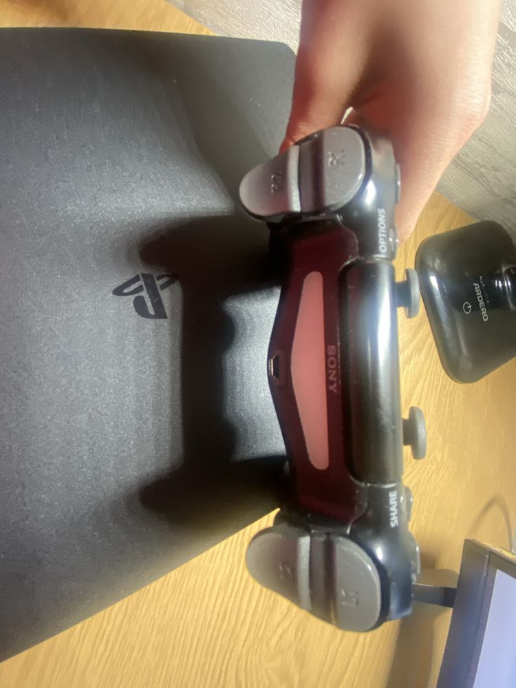 Продам ігрову консоль Ps4