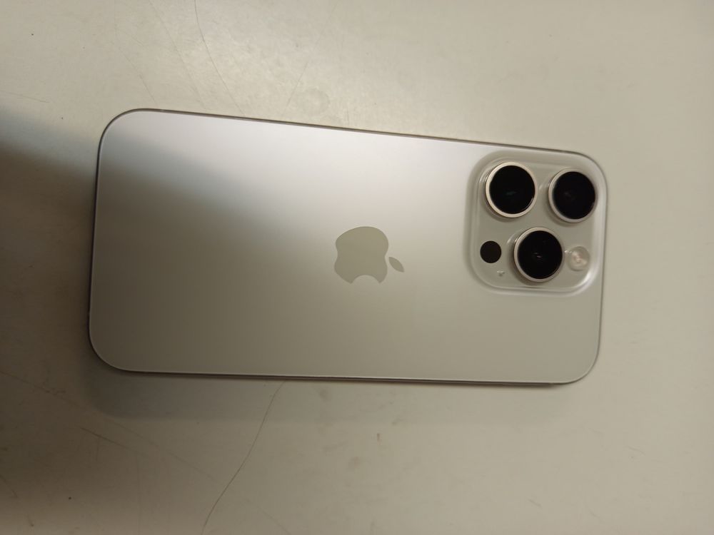 Vendo o meu iphone15 pro, com 89% de bateria e sem nenhum risco