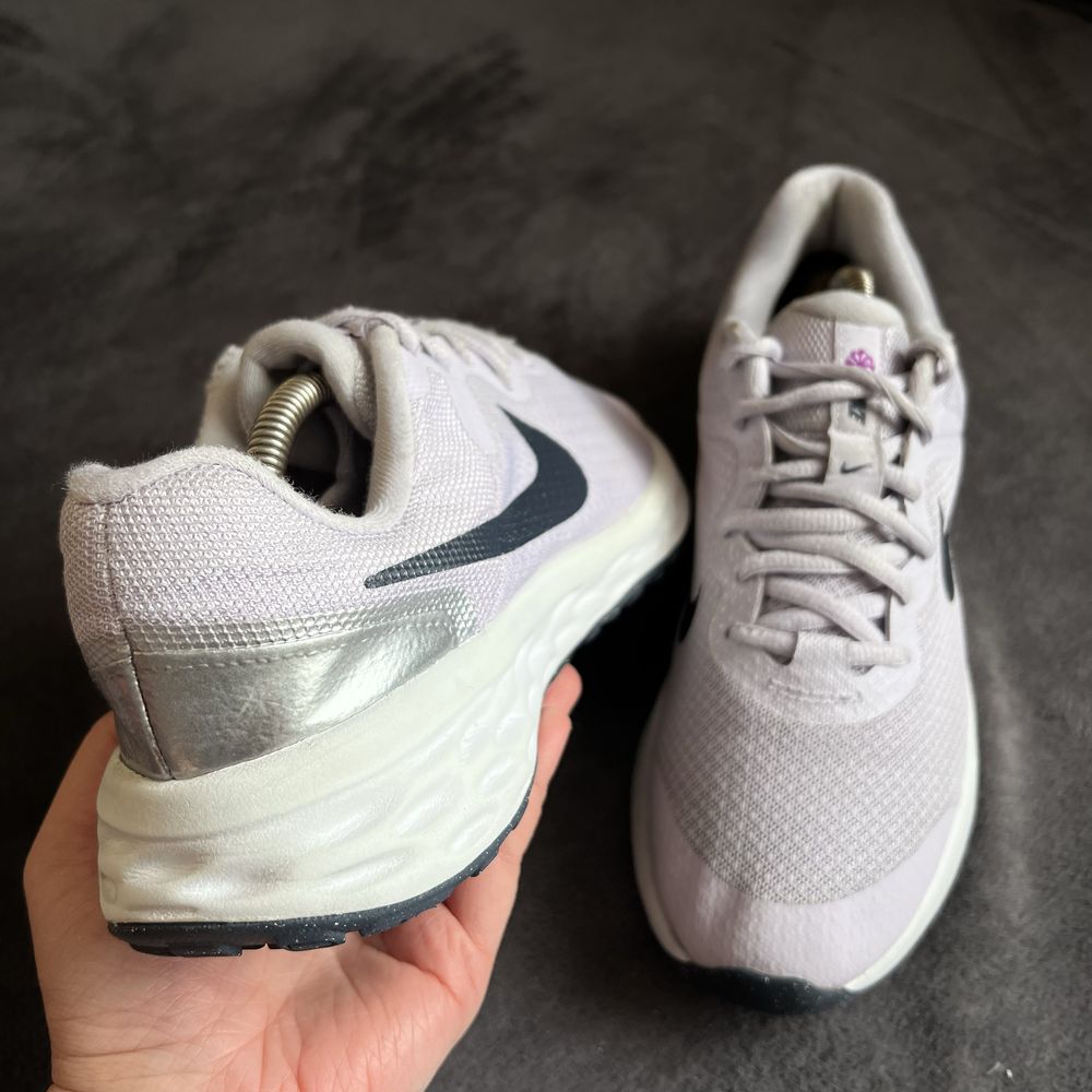 Жіночі кросівки Nike running. P. 38,5.
