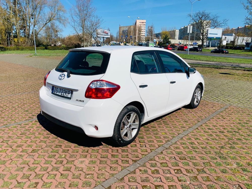 toyota auris Wynajem wypozyczalnia aut nrent.pl wynajmiemy