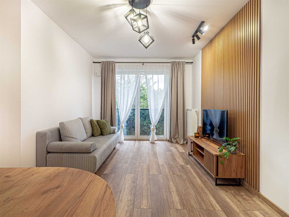 pierwszy najem,balkon, osobna kuchnia, duże łóżko, winda