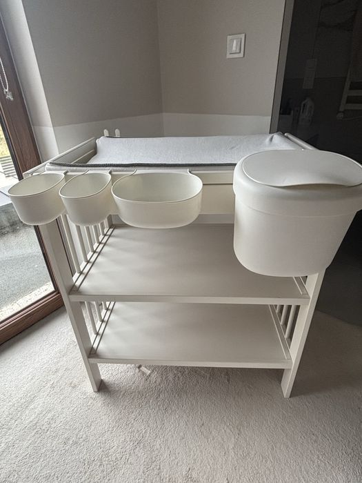 Biały przewijak ikea Gulliver, kosze onsklig i nowy pokrowiec vadra