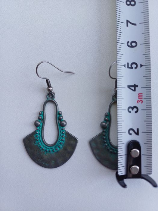 Brincos étnicos de tons cinza e azul