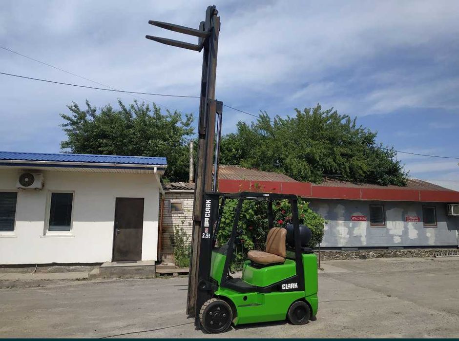 Вилковий навантажувач Clark CGC25 (2.5т), підйом 4.8м + Подовжені вила