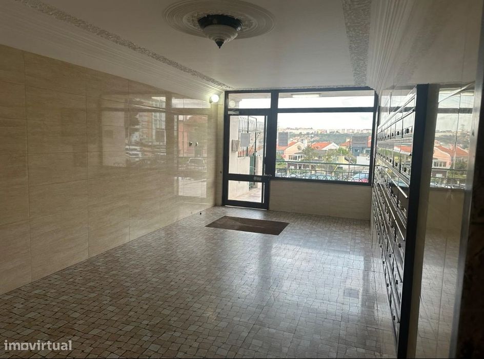 Quarto para arrendar em Odivelas — 450€/mês /Room for Rent in Odivelas