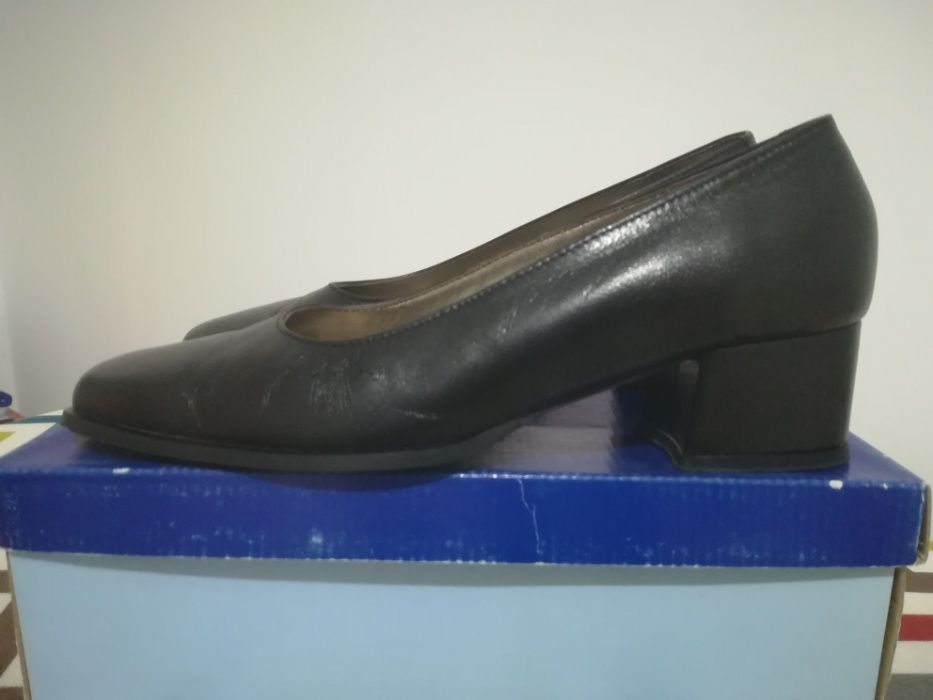 Sapatos Pretos tamanho 39