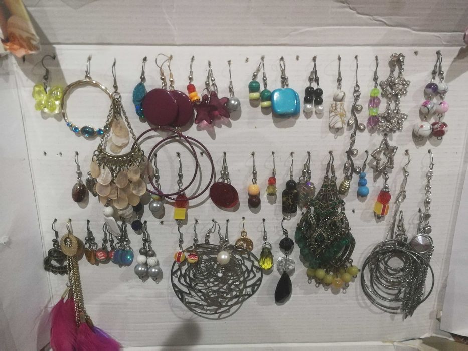 Biżuteria kolczyki bransoletka naszyjniki wisior