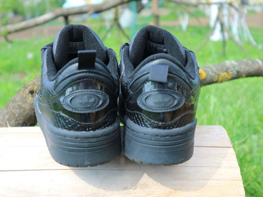 Нові кросівки оригінал ADIDAS ADI2000 BLACK
42 рр 
26.5 см довжина по