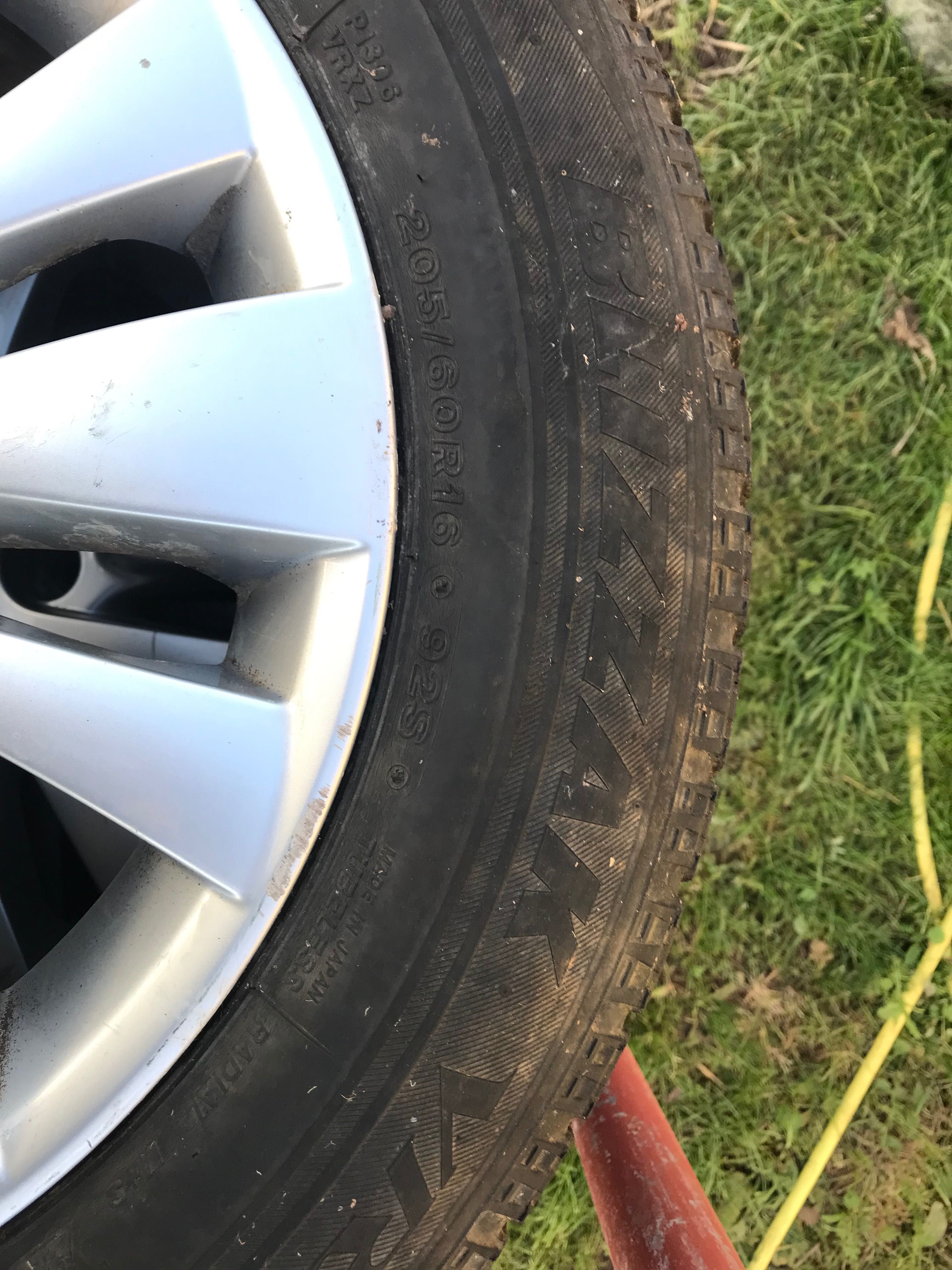 Шини резина з дисками зима 205/60 R16 Bridgestone Blizzak