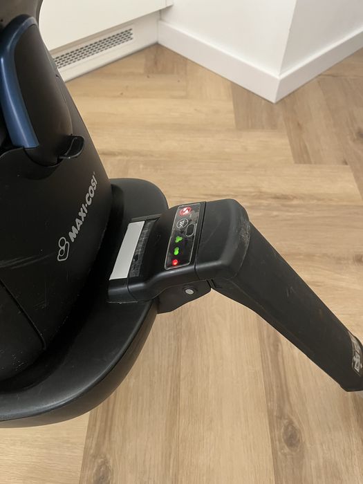 Fotelik Maxi Cosi Pebble Plus + baza + folia przeciwdeszczowa