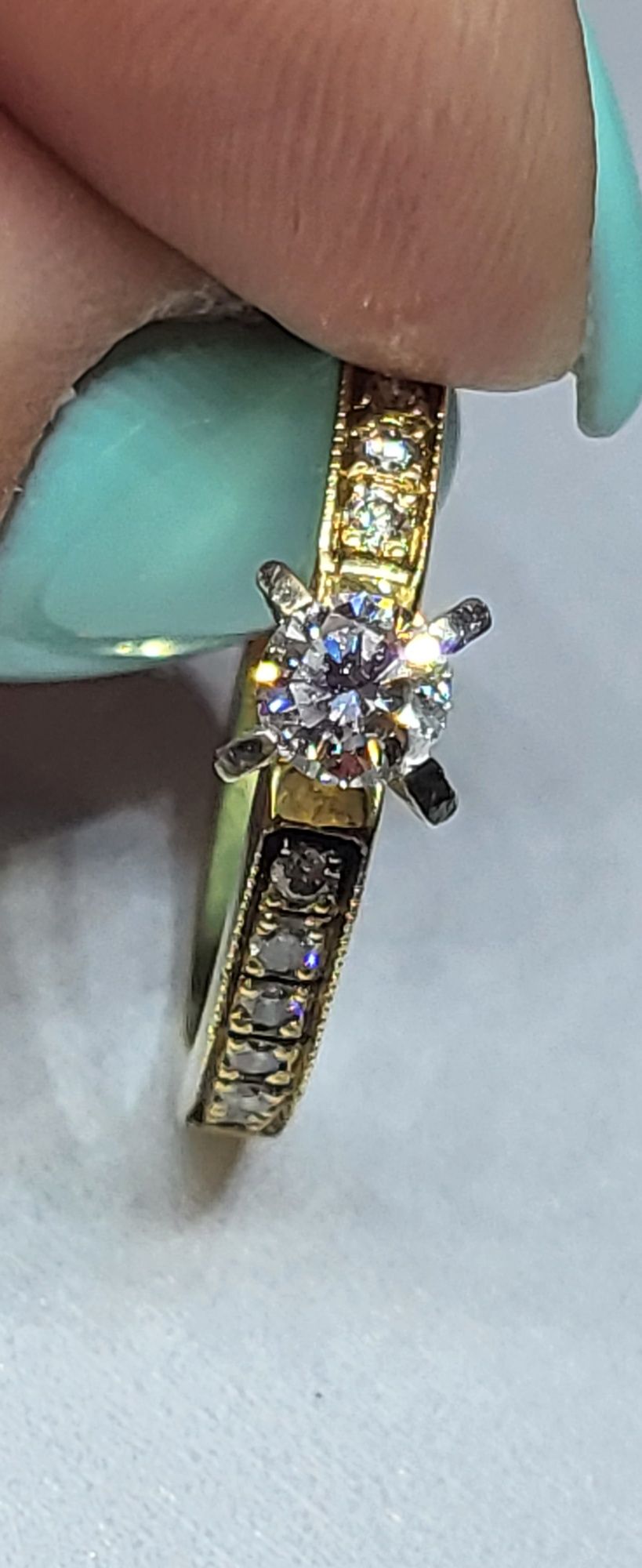 Золотое кольцо с бриллиантами бриллиант дорожка помолвка