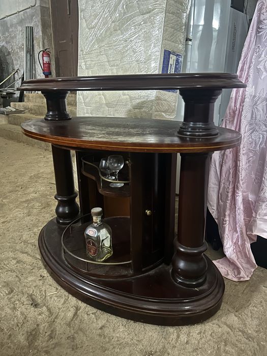 Móvel de apoio com bar