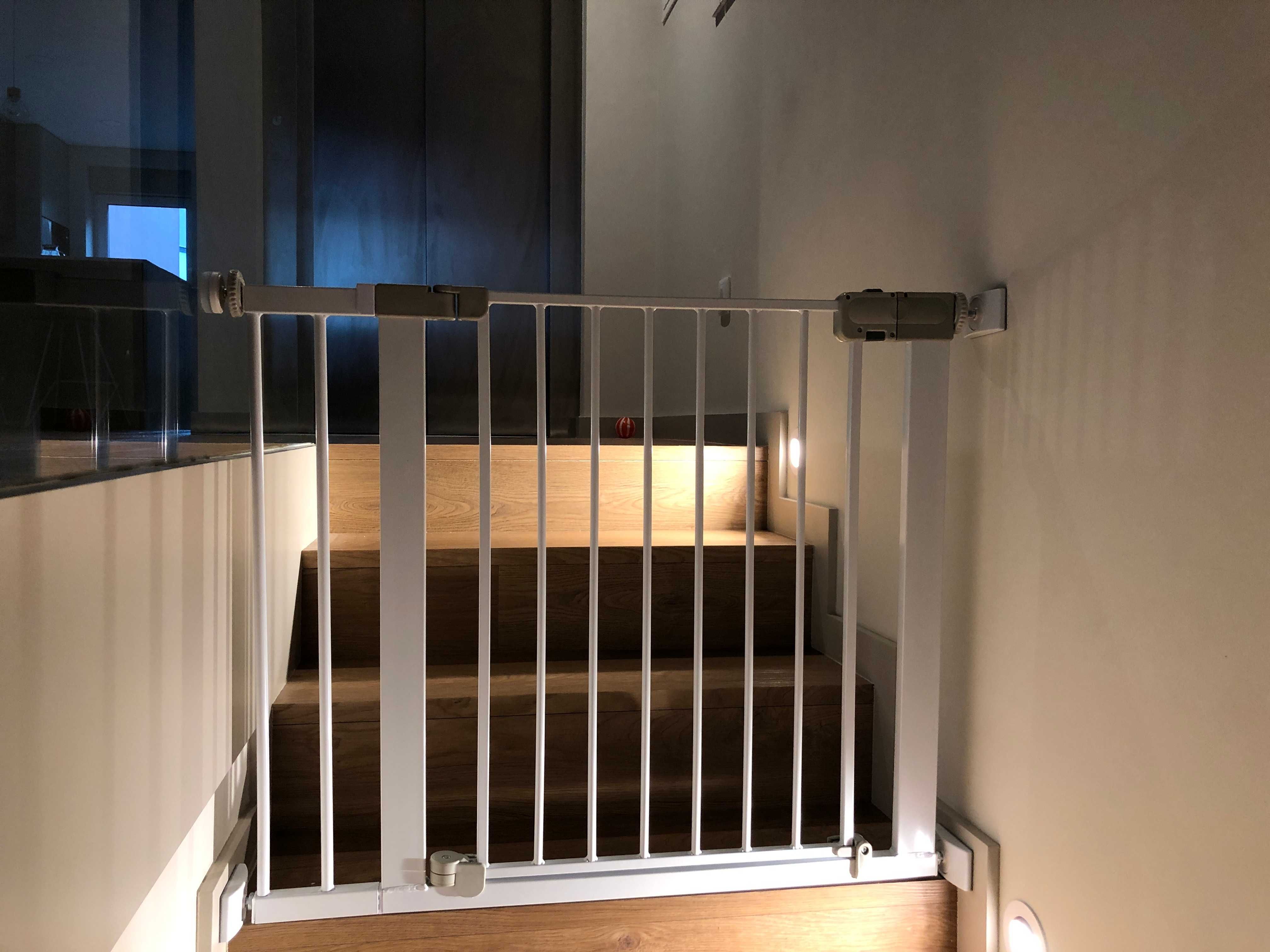 Barreira de segurança para portas e escadas (73cm a 94cm)