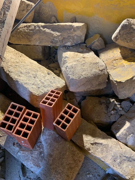 Ofereço pedra granito