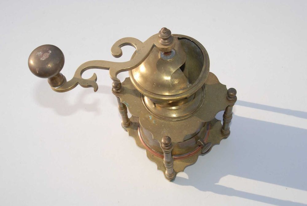 Stary młynek mosiężny Aet Deco antyk 20/30 lata